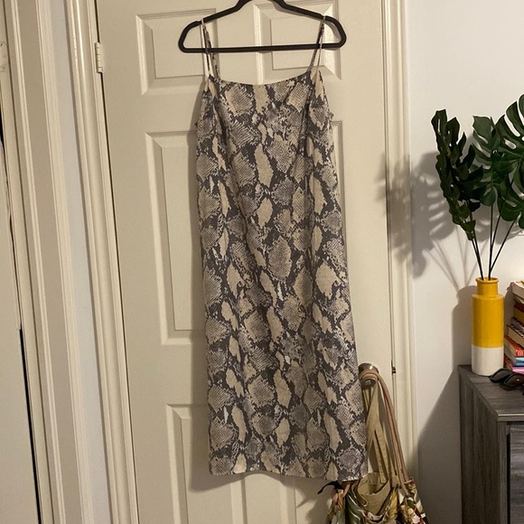 Sleeveless satin snake print dress - Picture 1 of 1